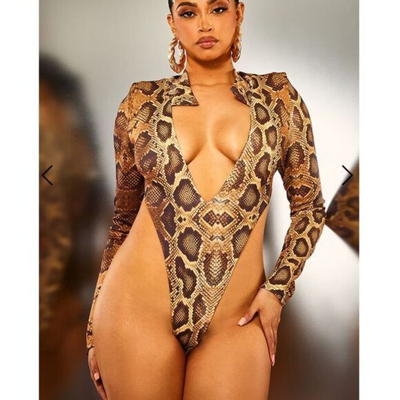 New With Tags PrettyLittleThing Natural Snake Plunge Bodysuit Sz 6 $60 - Picture 1 of 6